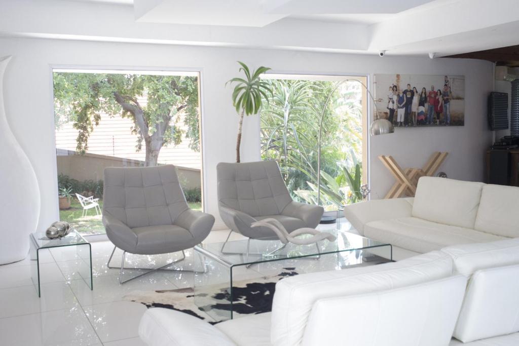 Luxury Upmarket Guesthouse 20 On 4Th Rustenburg Esterno foto