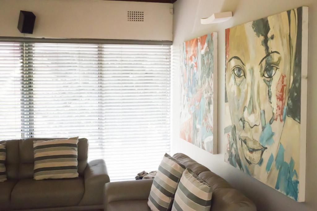 Luxury Upmarket Guesthouse 20 On 4Th Rustenburg Esterno foto