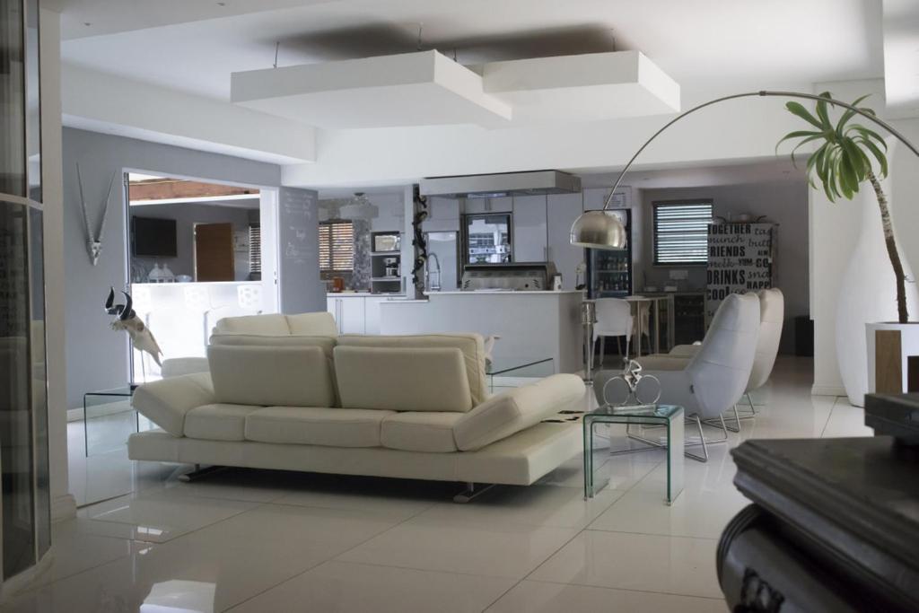 Luxury Upmarket Guesthouse 20 On 4Th Rustenburg Esterno foto