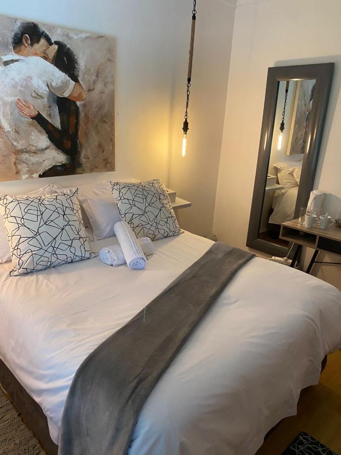 Luxury Upmarket Guesthouse 20 On 4Th Rustenburg Esterno foto