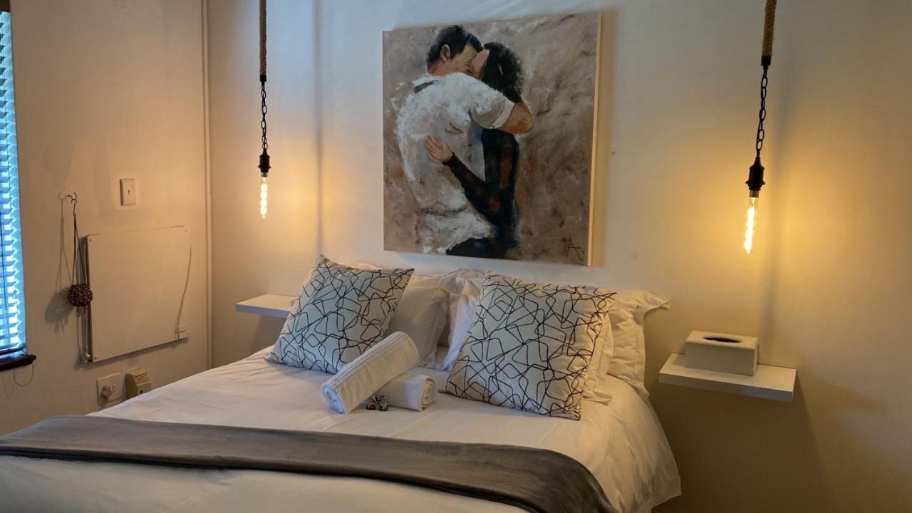 Luxury Upmarket Guesthouse 20 On 4Th Rustenburg Esterno foto