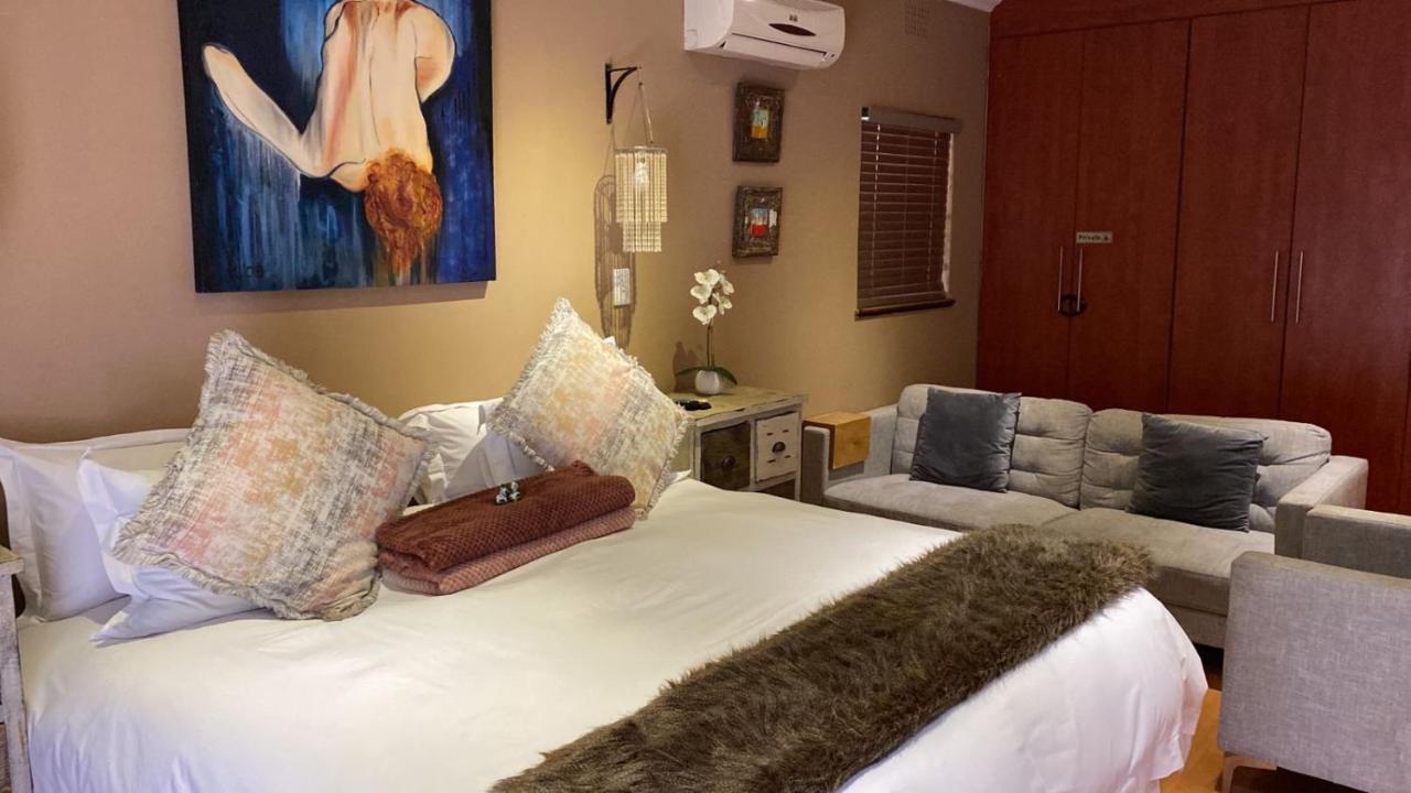 Luxury Upmarket Guesthouse 20 On 4Th Rustenburg Esterno foto