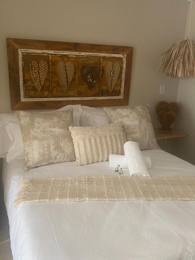 Luxury Upmarket Guesthouse 20 On 4Th Rustenburg Esterno foto
