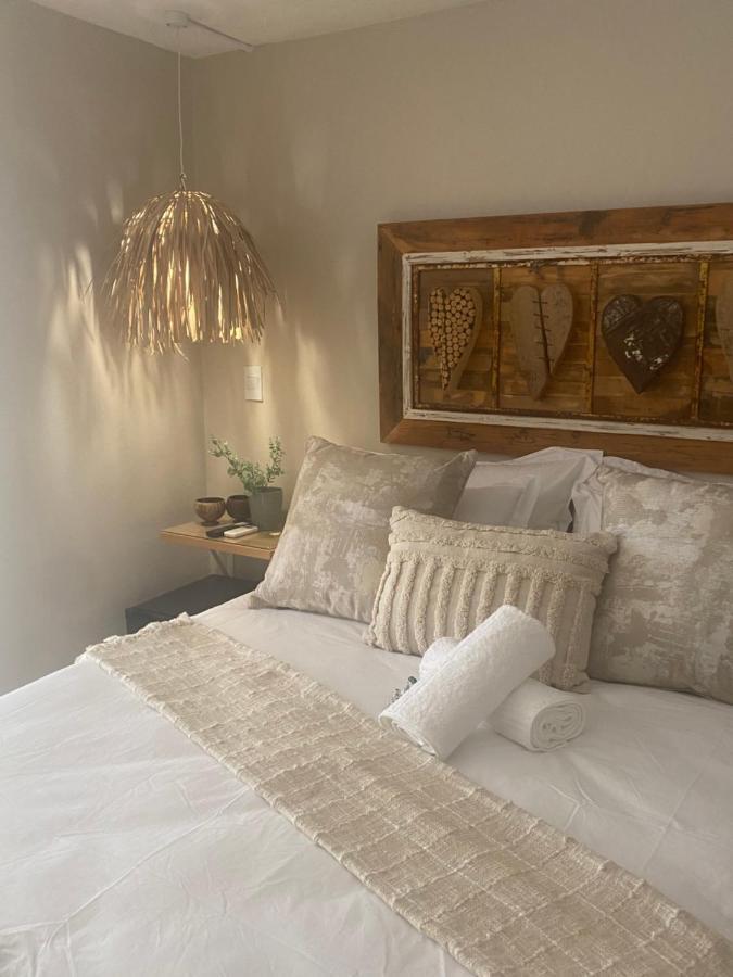 Luxury Upmarket Guesthouse 20 On 4Th Rustenburg Esterno foto
