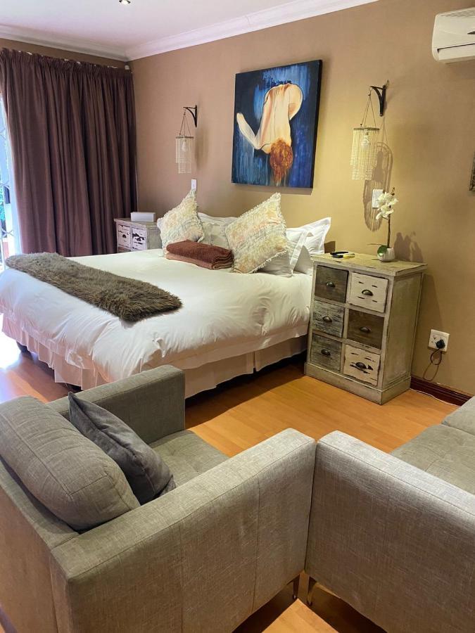 Luxury Upmarket Guesthouse 20 On 4Th Rustenburg Esterno foto