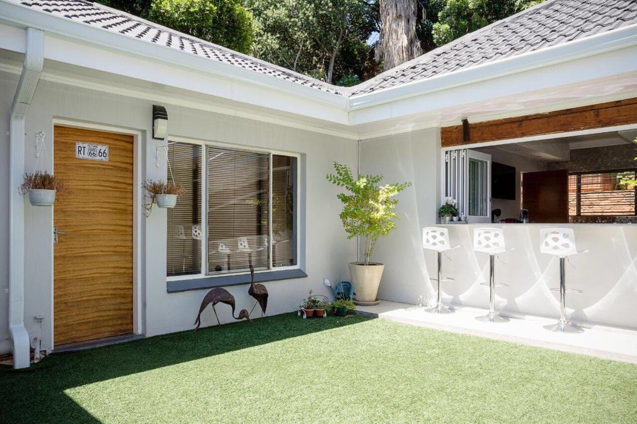 Luxury Upmarket Guesthouse 20 On 4Th Rustenburg Esterno foto