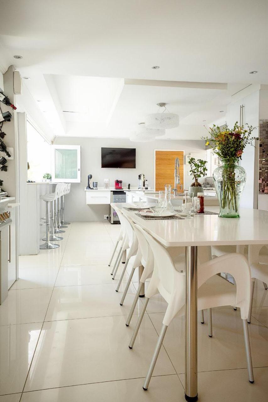 Luxury Upmarket Guesthouse 20 On 4Th Rustenburg Esterno foto