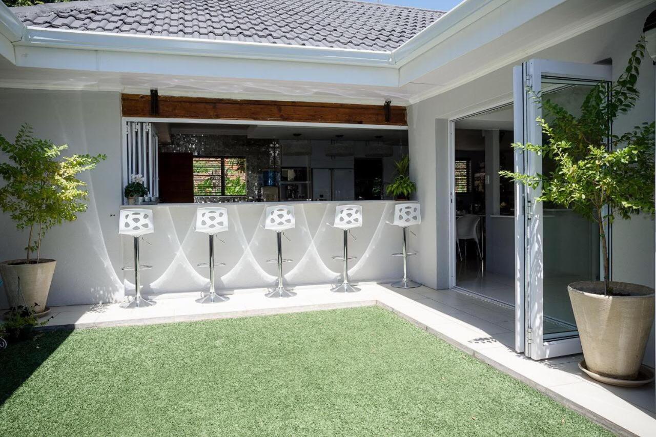 Luxury Upmarket Guesthouse 20 On 4Th Rustenburg Esterno foto