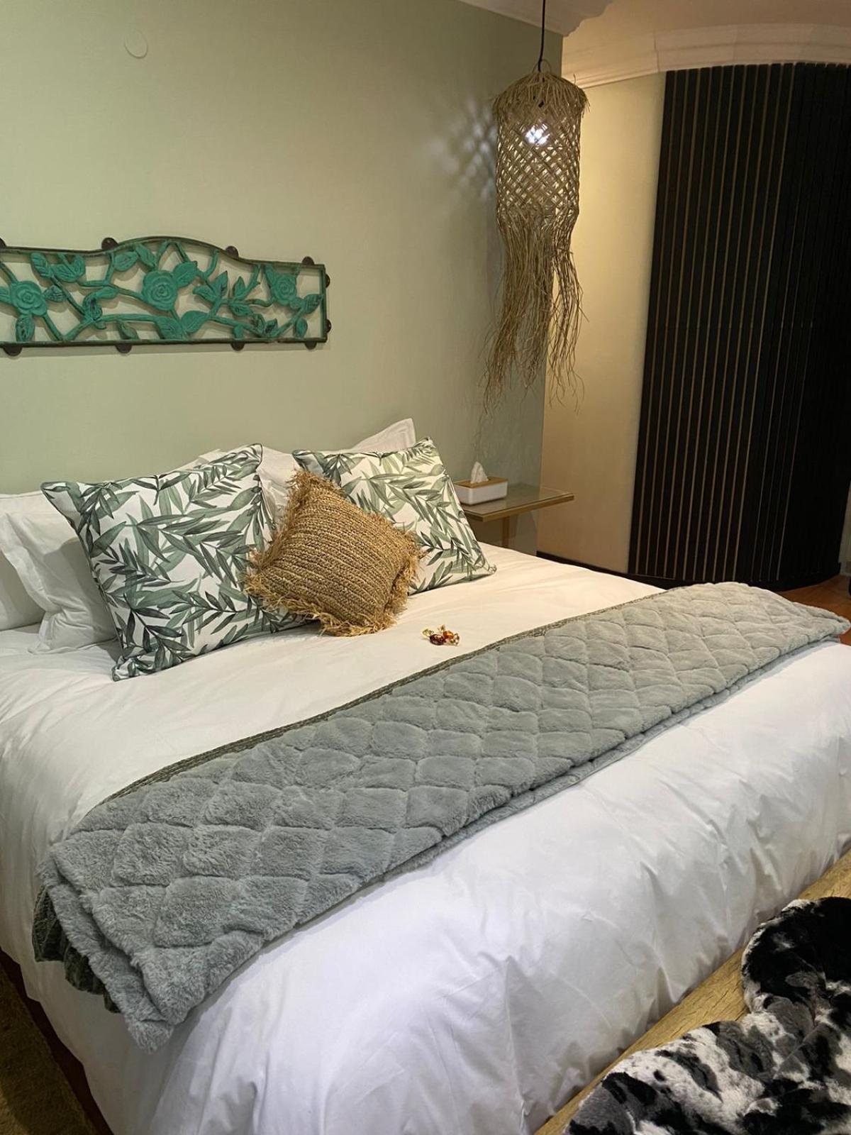 Luxury Upmarket Guesthouse 20 On 4Th Rustenburg Esterno foto
