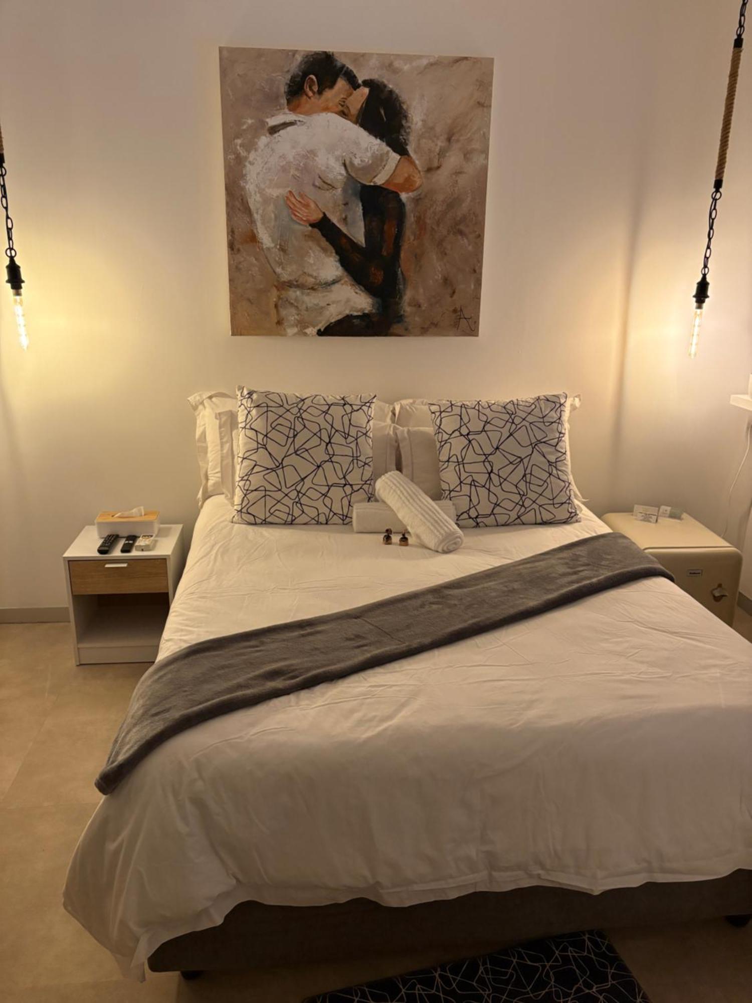Luxury Upmarket Guesthouse 20 On 4Th Rustenburg Esterno foto