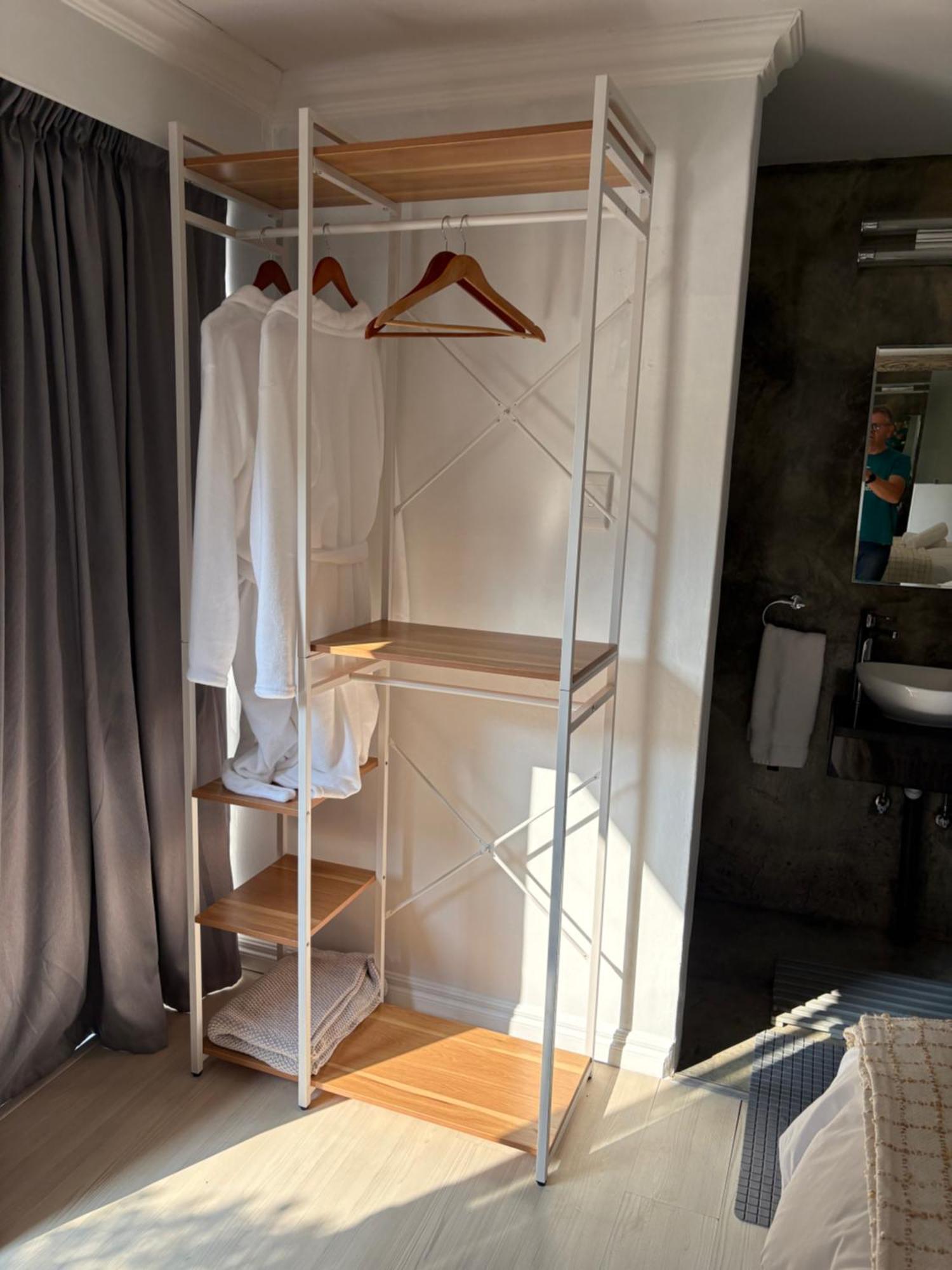 Luxury Upmarket Guesthouse 20 On 4Th Rustenburg Esterno foto