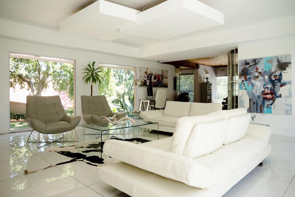 Luxury Upmarket Guesthouse 20 On 4Th Rustenburg Esterno foto