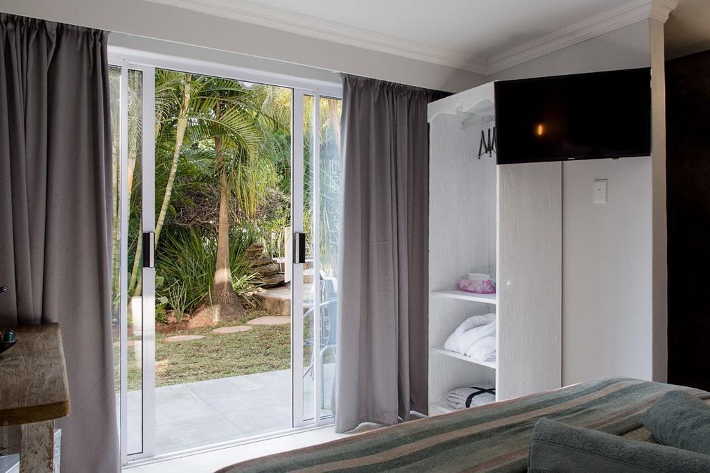 Luxury Upmarket Guesthouse 20 On 4Th Rustenburg Esterno foto